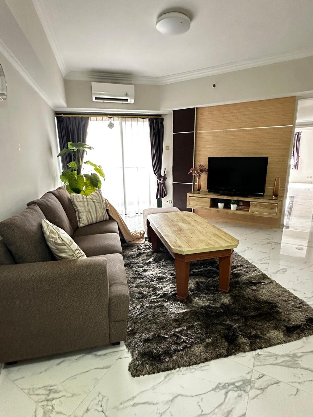 Cozy 3br In Heart Of Apartment *