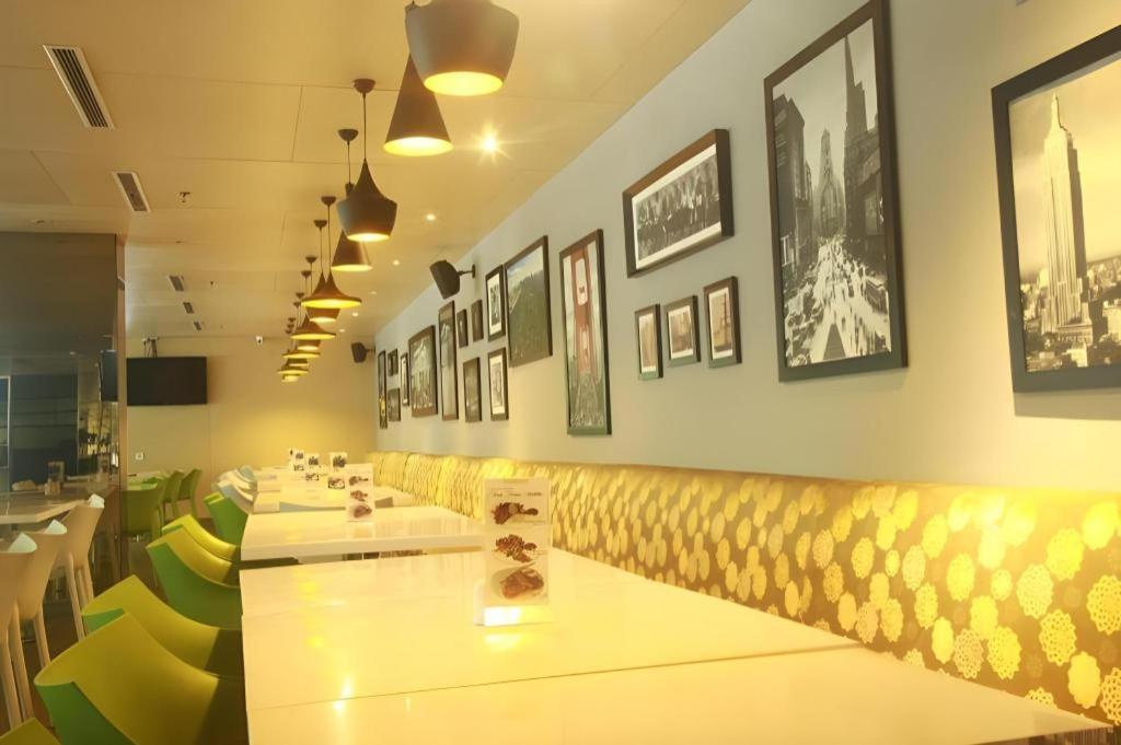 Hotel Pomelotel Patra Kuningan Jakarta