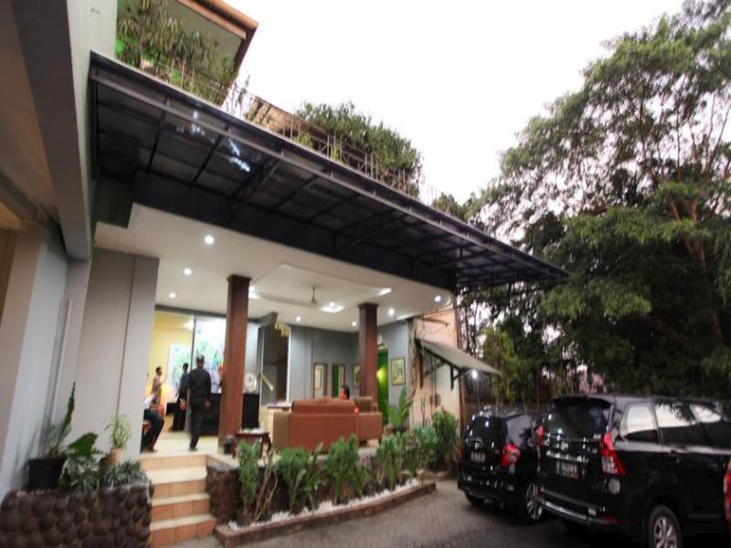 Guest house Maven Buncit 3*
