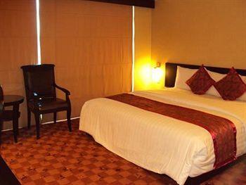 Hotel Twin Plaza 4*