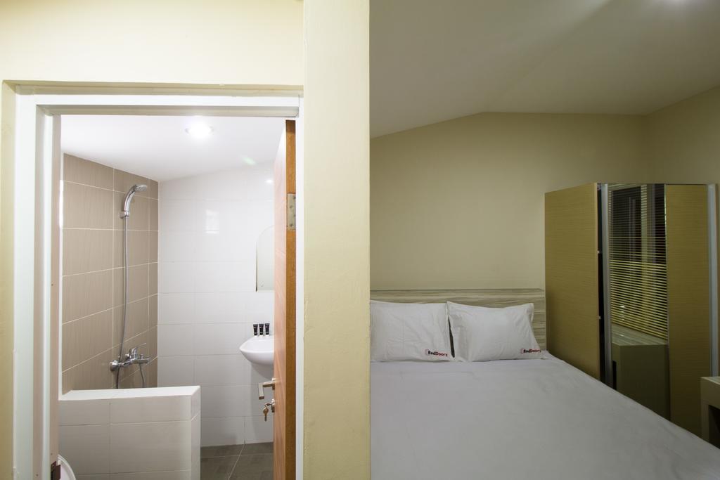 Reddoorz Plus @ Setiabudi Tengah 2* Jakarta