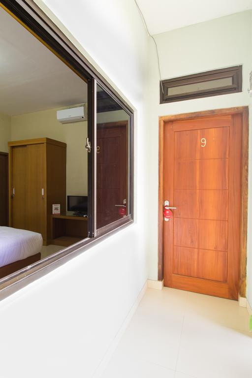Guest house Reddoorz Near Tmii 2*