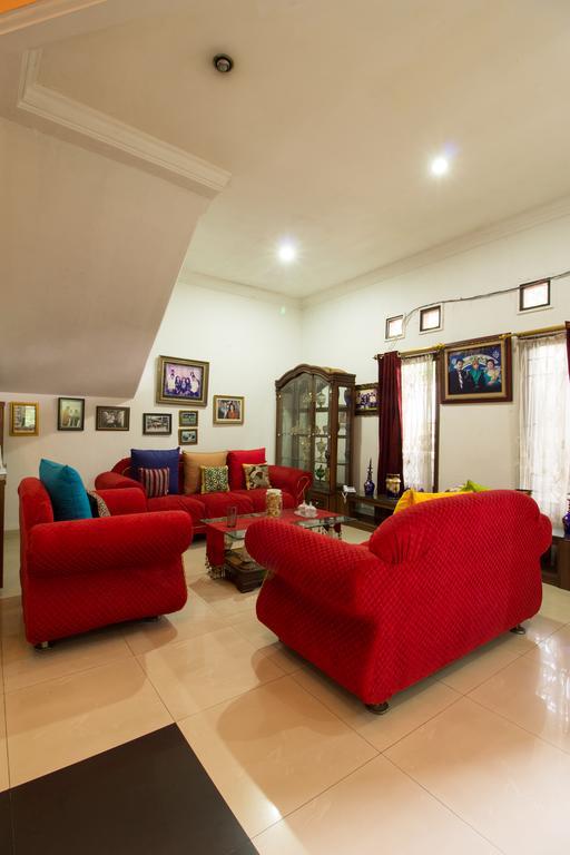 Reddoorz Near Tmii