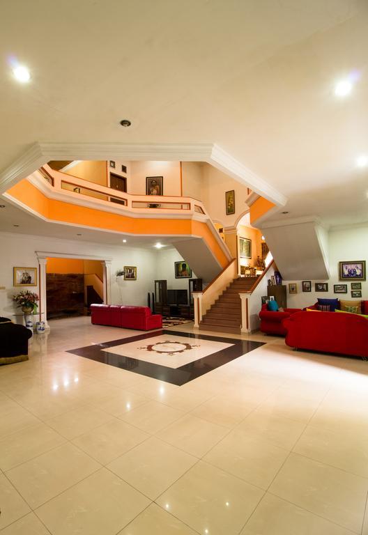 Reddoorz Near Tmii Guest house 2*