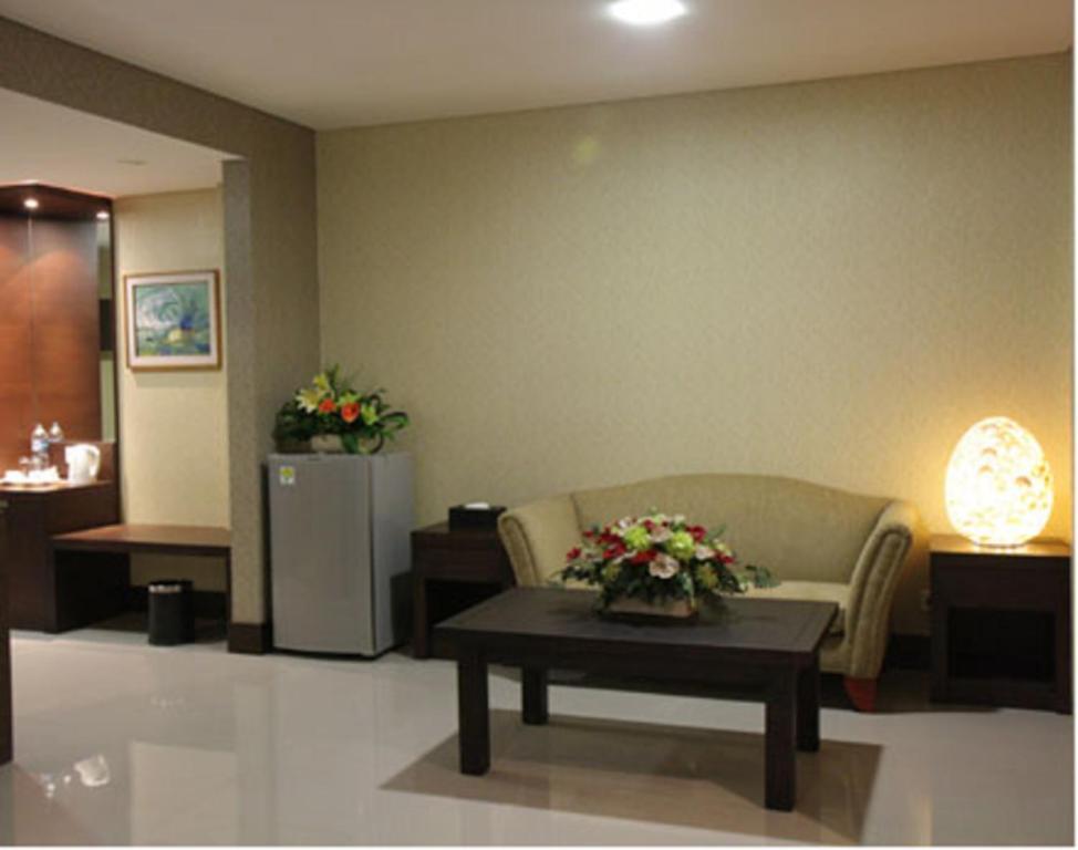 Bamboo & Cafe Hotel 2*