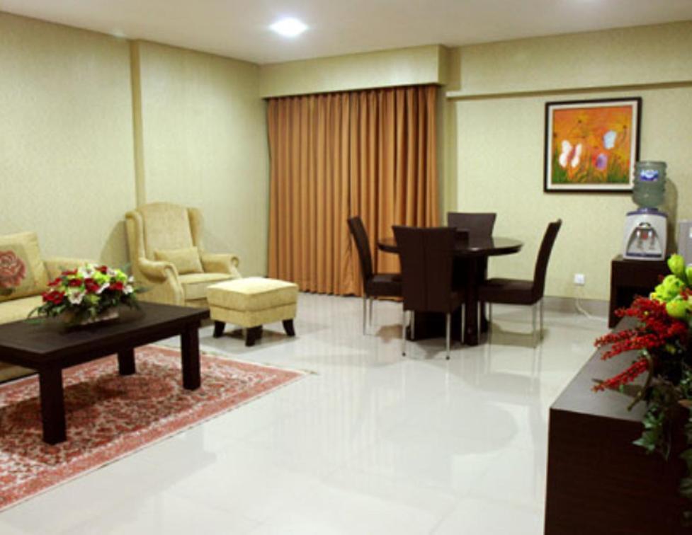 Bamboo & Cafe Hotel