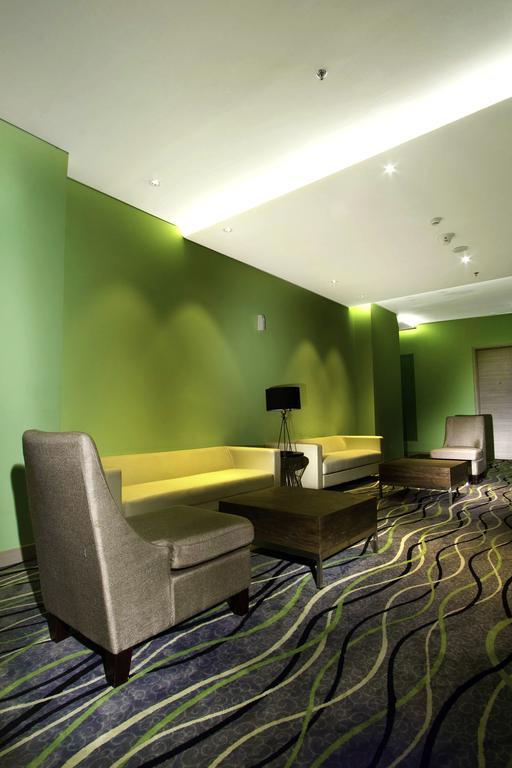 Hotel Whiz Prime Kelapa Gading