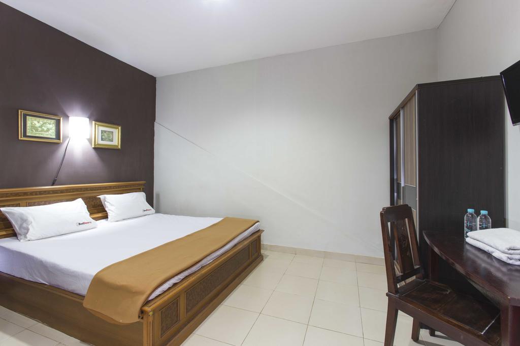Guest house Reddoorz @ Blok A 2*
