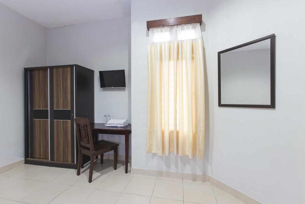 Guest house Reddoorz @ Blok A