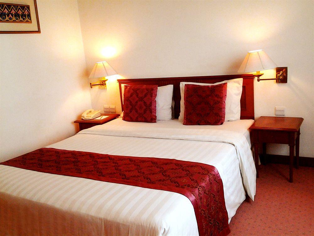 Hotel Twin Plaza 4*