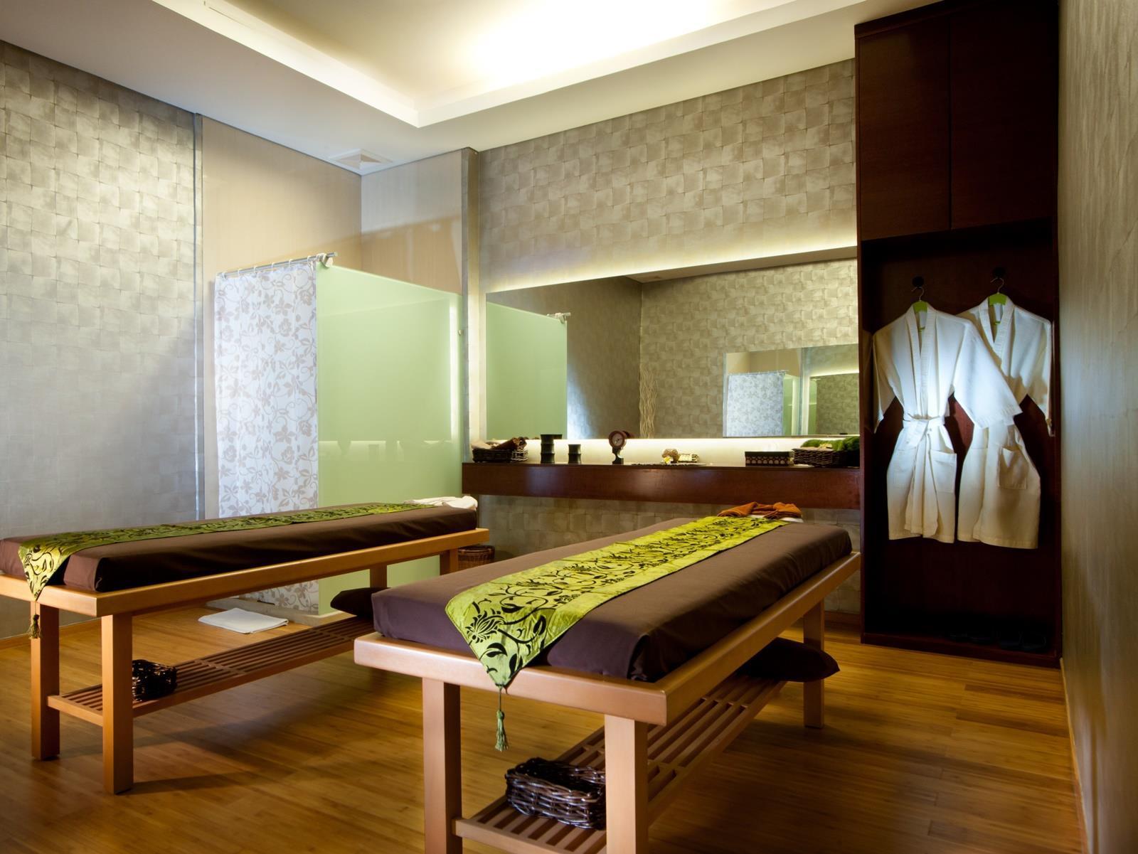 Hotel Js Luwansa & Convention Center 4*