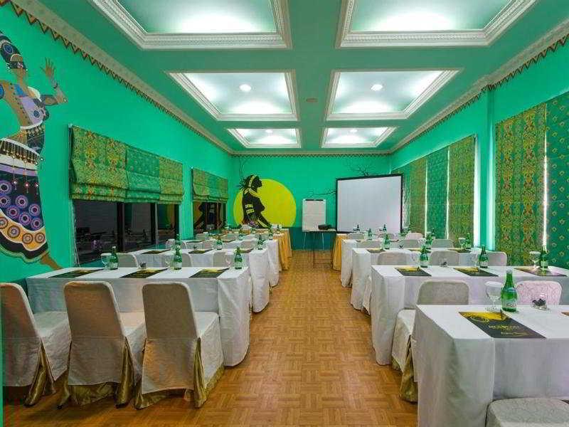 Hotel Amos Cozy Melawai 4*
