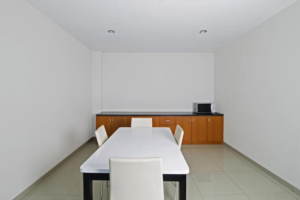 Reddoorz Plus @ Setiabudi Tengah 2* Jakarta