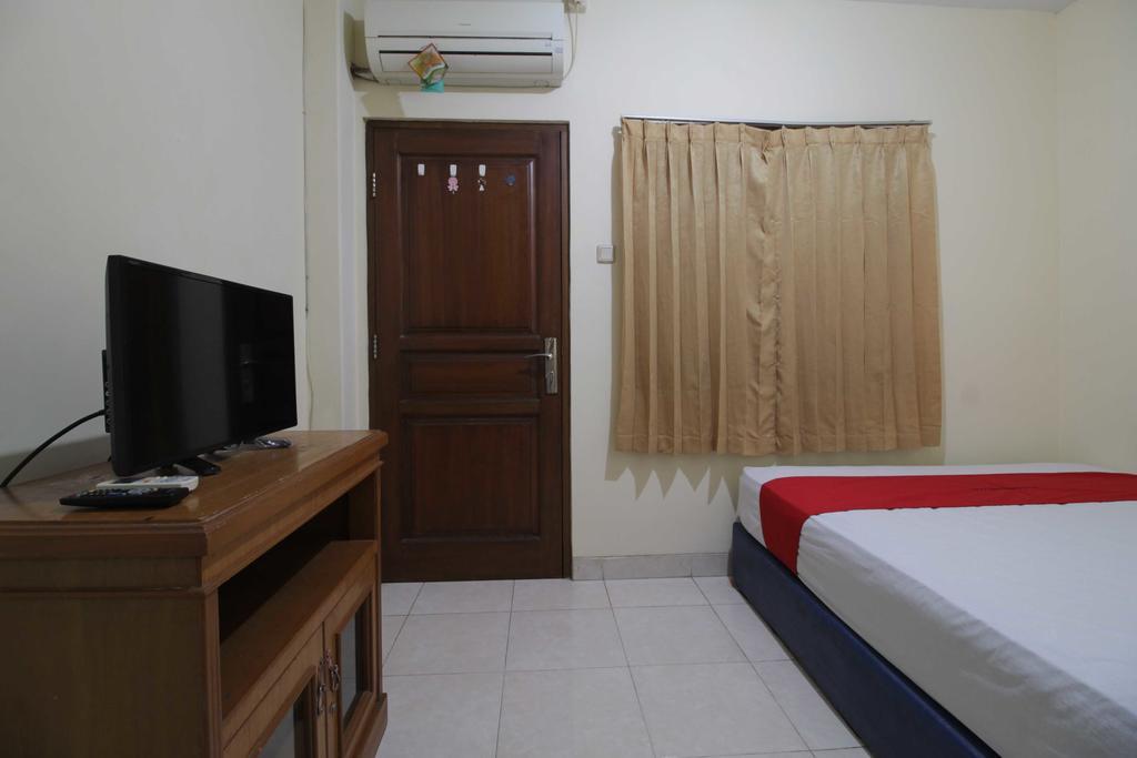 Guest house Reddoorz Near Ciputra World Kuningan 3