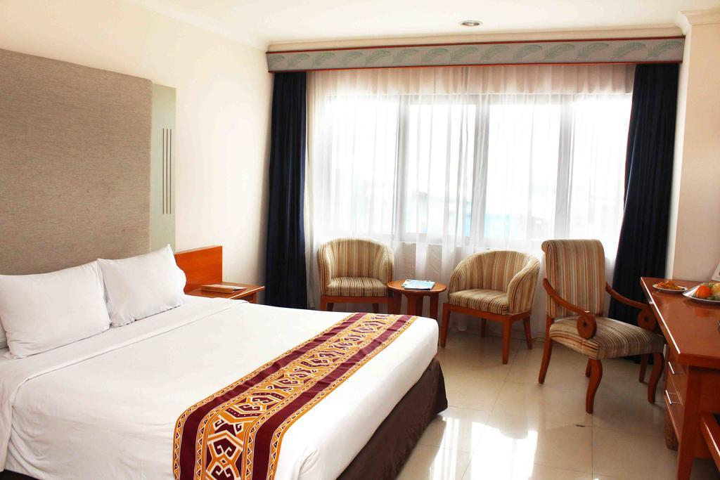 Asana Kawanua Hotel 3*