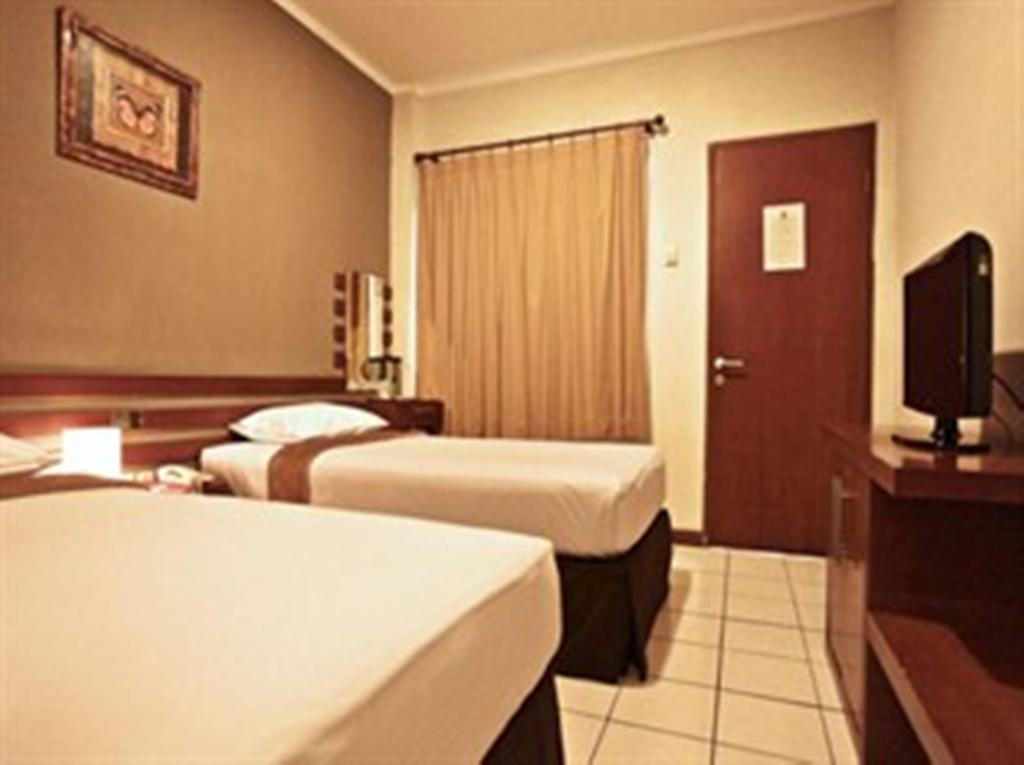Hotel N *