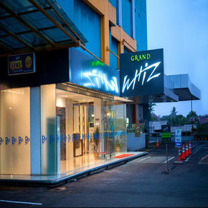 Grand Whiz Poins Simatupang Jakarta Hotel 4*