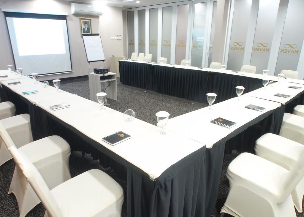 Maven Fatmawati Hotel 3*