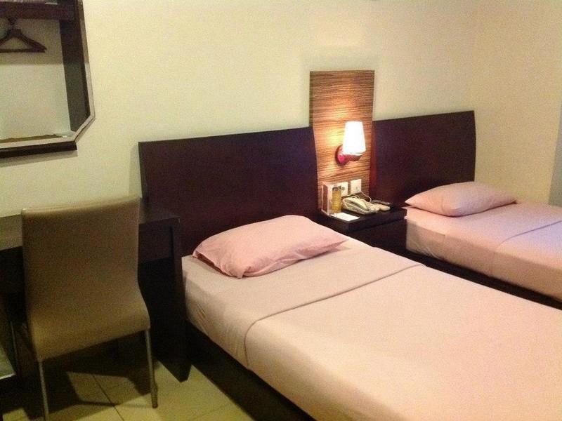 Losari Blok M Hotel 2*