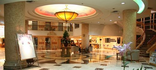 Twin Plaza Hotel 4*