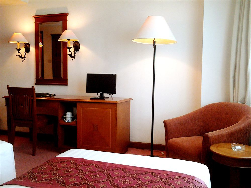 Twin Plaza 4*