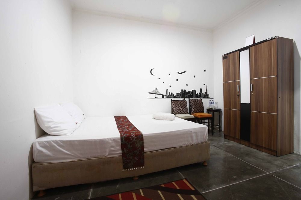 Guest house Reddoorz @ Radio Dalam Jakarta