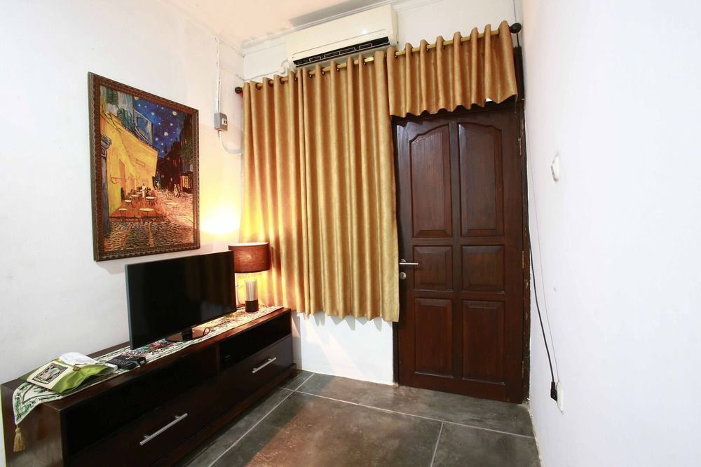 Guest house Reddoorz @ Radio Dalam 2*