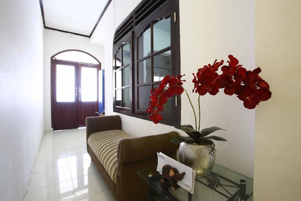 Guest house Reddoorz @ Radio Dalam