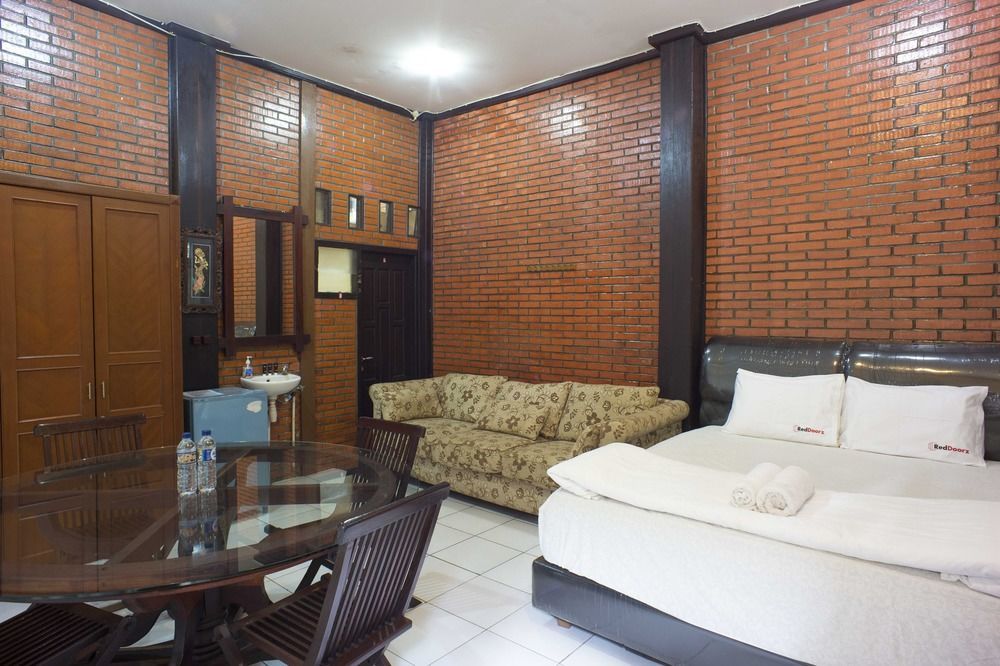 Reddoorz @ Cilandak Timur Guest house