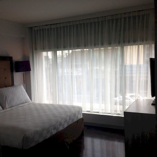 Maven Fatmawati Hotel 3*