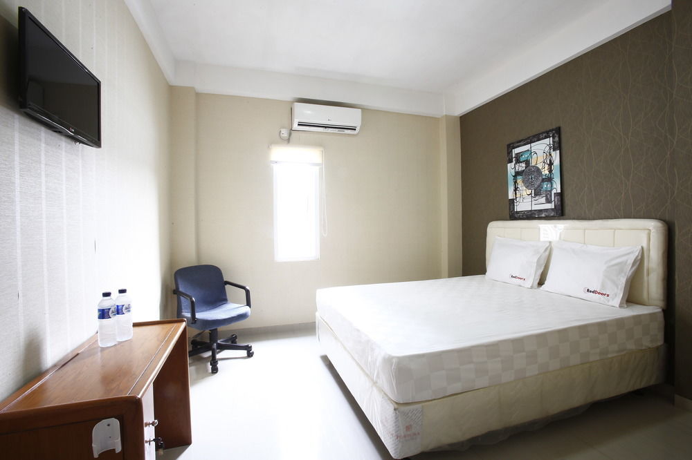 Guest house Reddoorz Near Cilandak Town Square