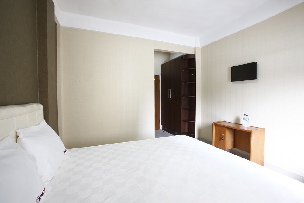 Guest house Reddoorz Near Cilandak Town Square 2*