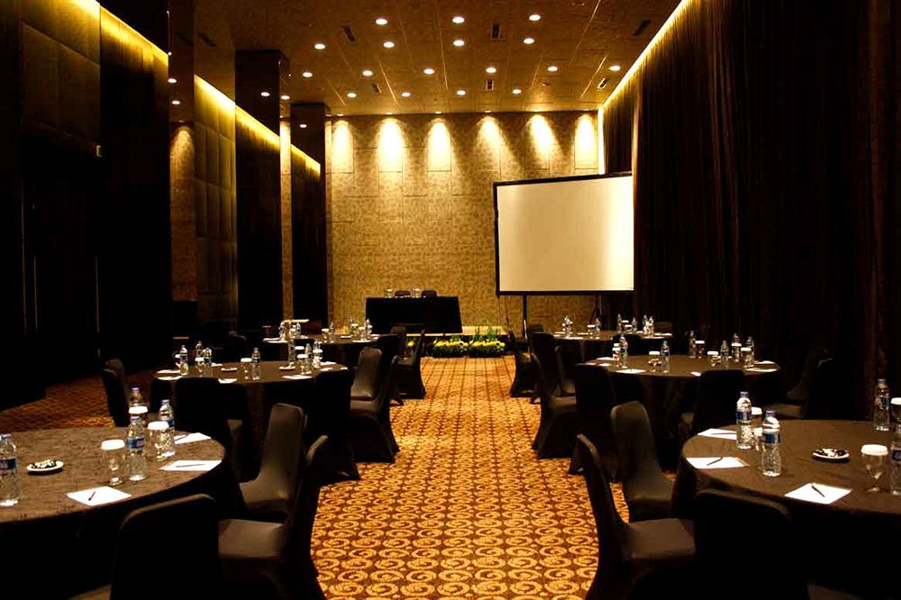 Akmani Hotel 4*