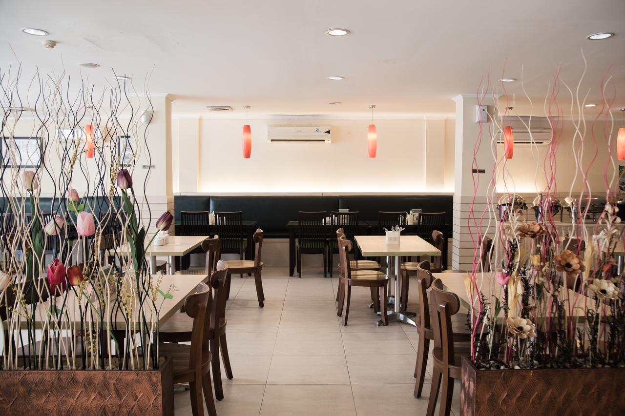 Hotel Nite & Day Roxy Jakarta