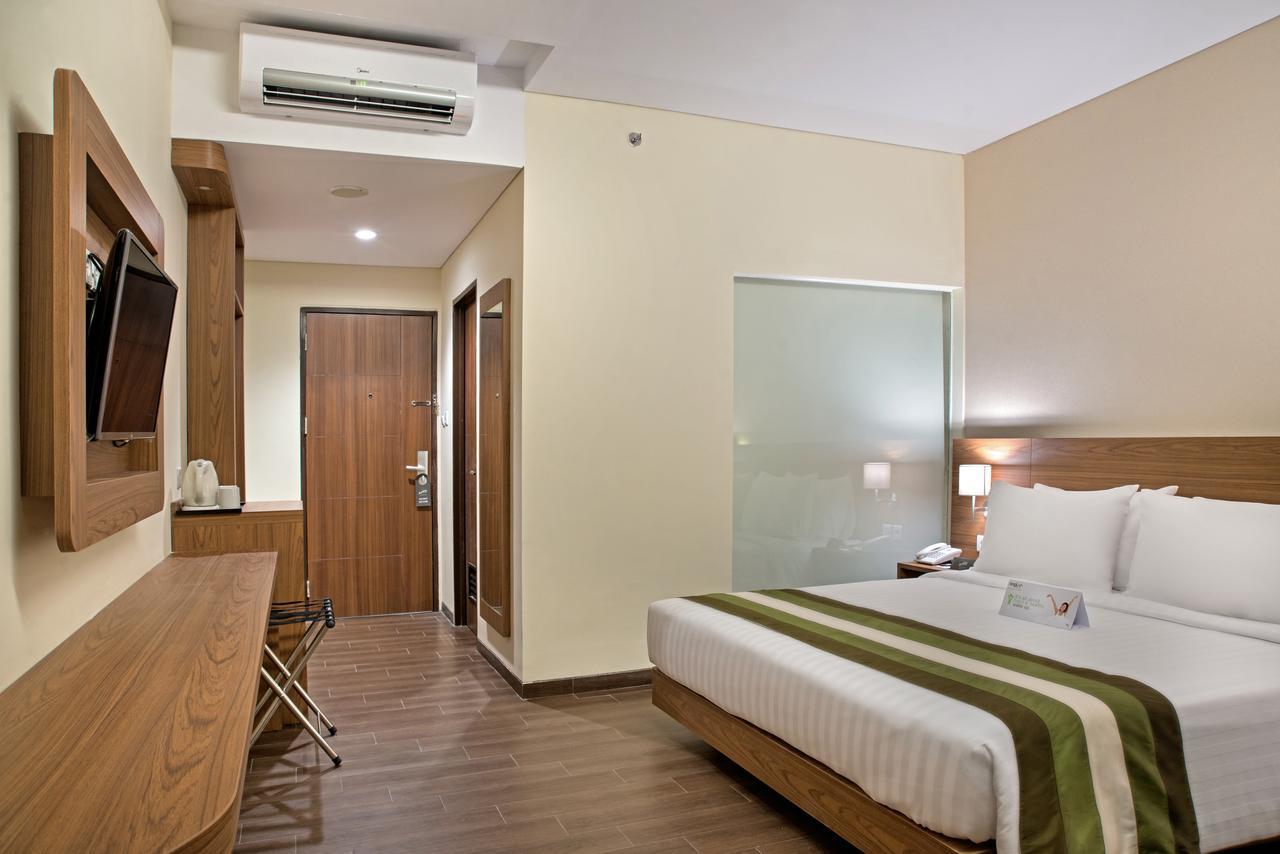 Hotel Grand Whiz Poins Simatupang Jakarta 4*