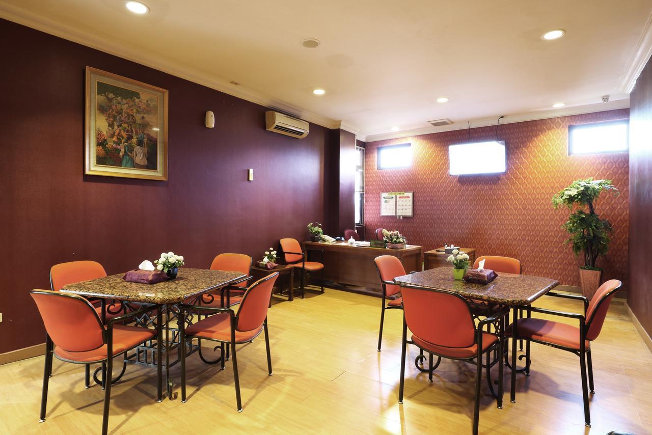Khách sạn 678 Kemang Powered By Cocotel 3*
