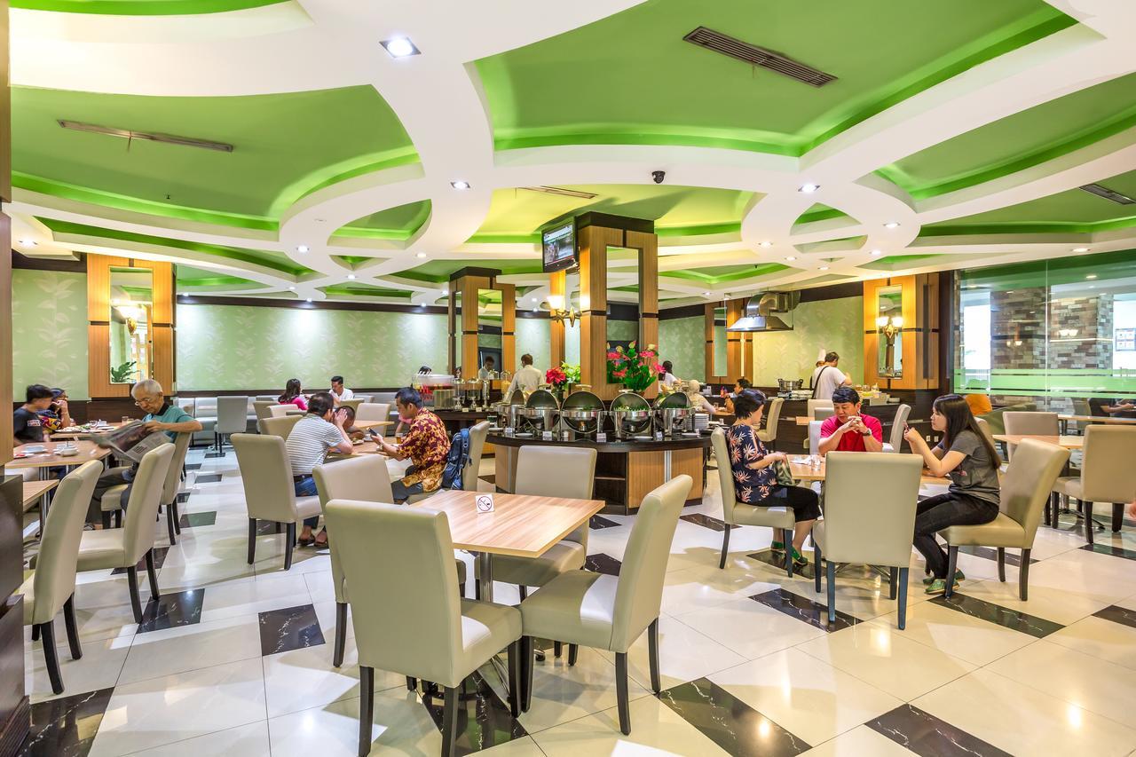 Orchardz Jayakarta Hotel 4*