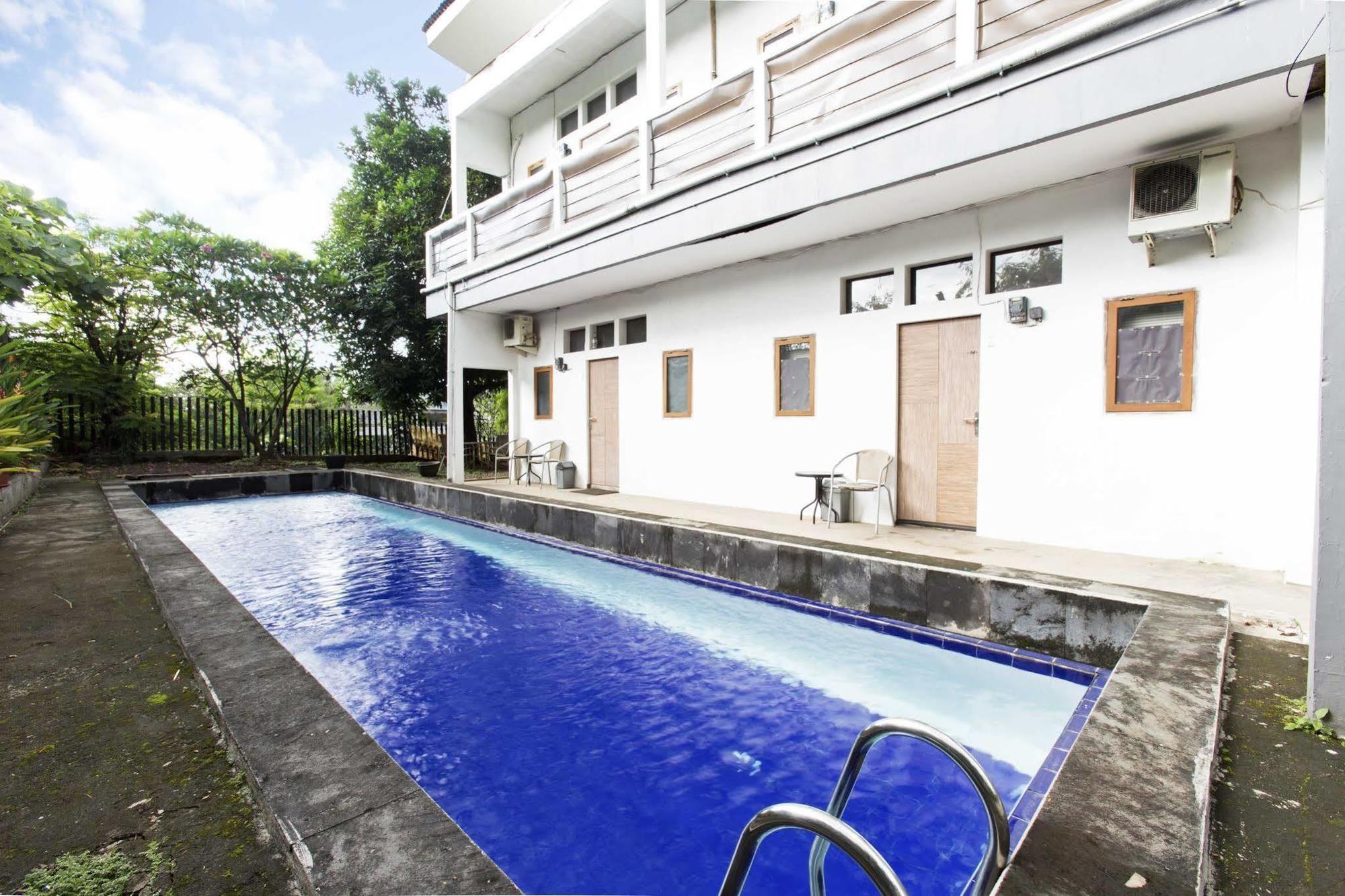 Reddoorz @ Deplu Raya Guest house 2*
