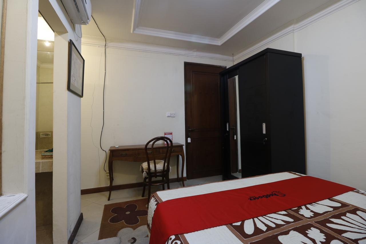Reddoorz @ Jalan Dharmawangsa 3*
