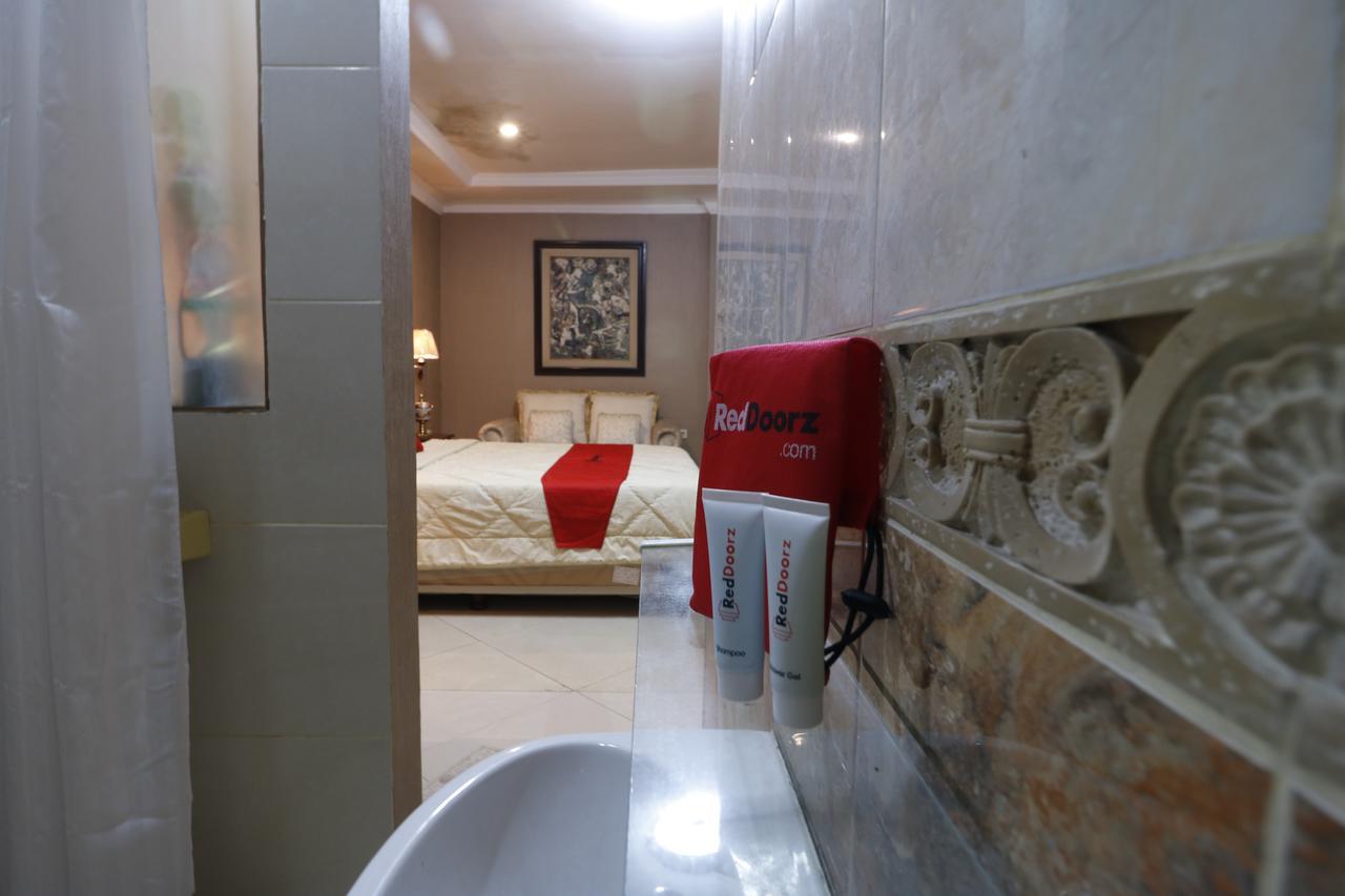 Guest house Reddoorz @ Jalan Dharmawangsa