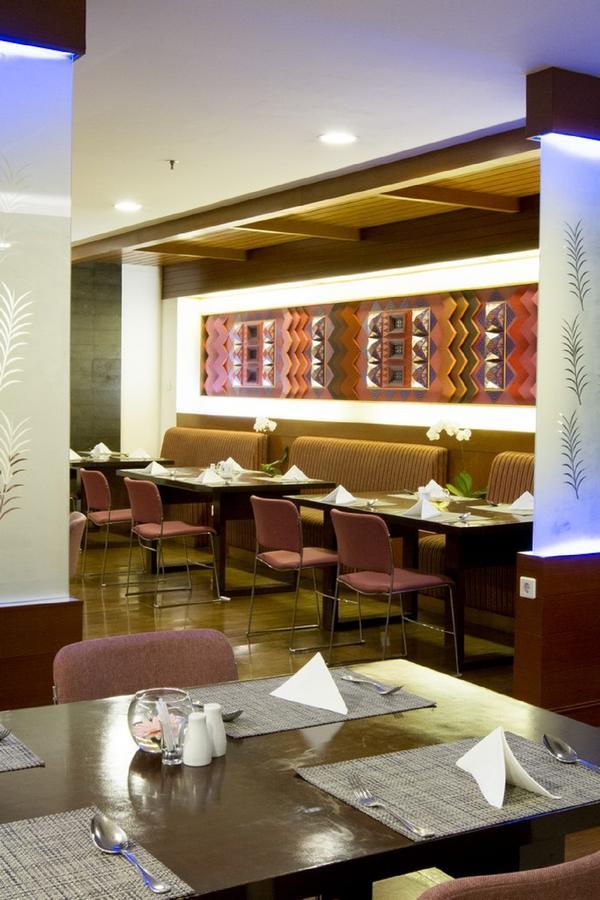 Asana Kawanua Hotel 3*
