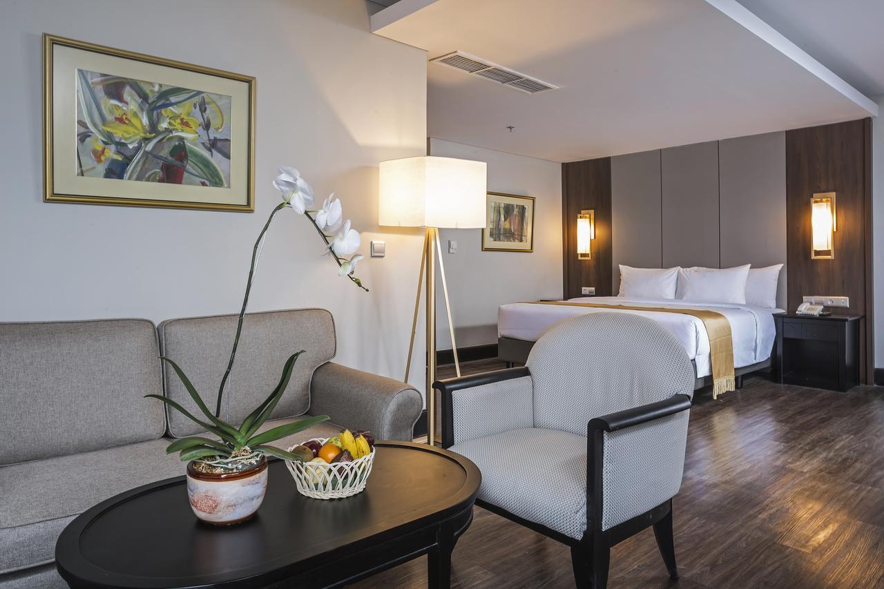 The Acacia Hotel
