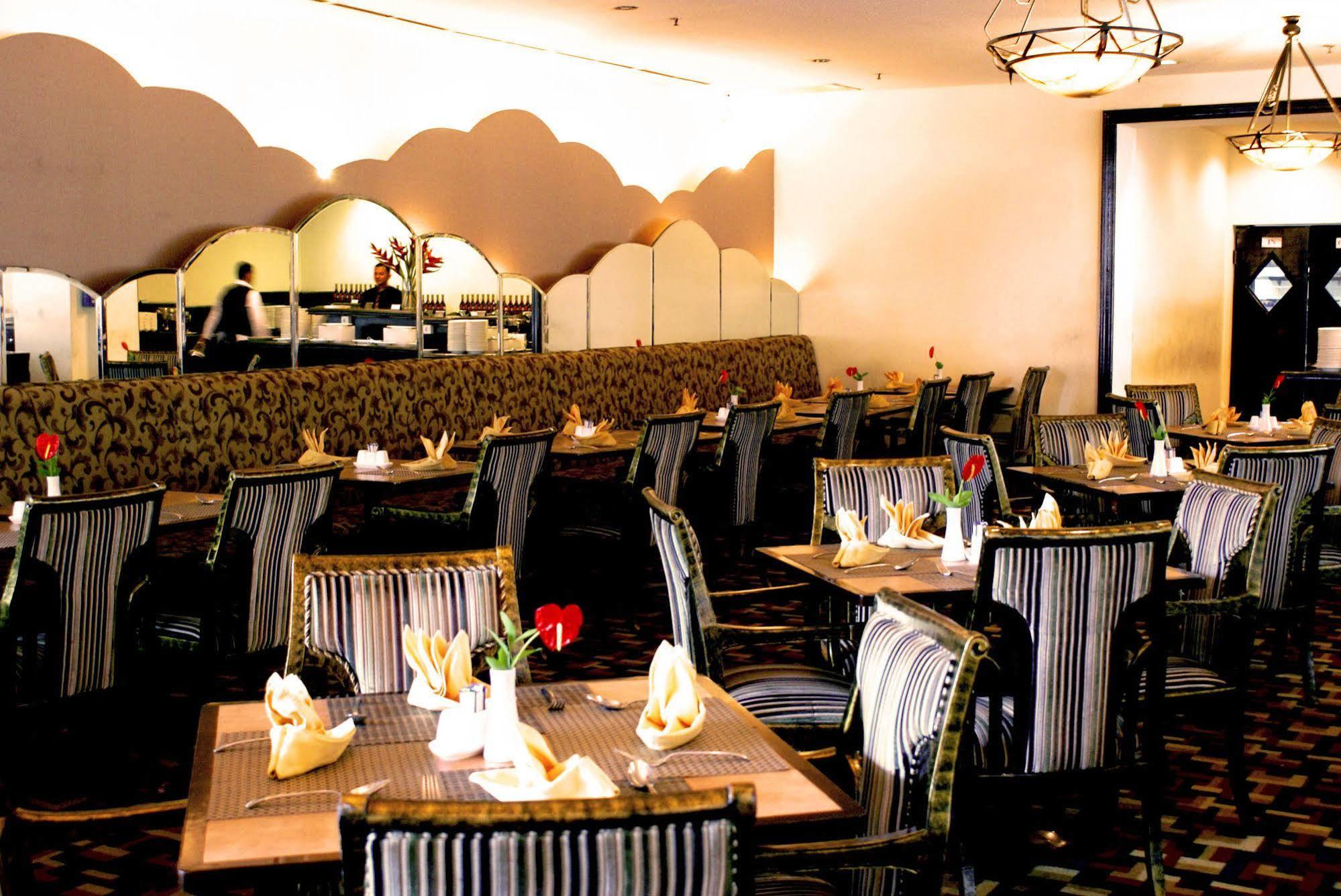 The Acacia 4*