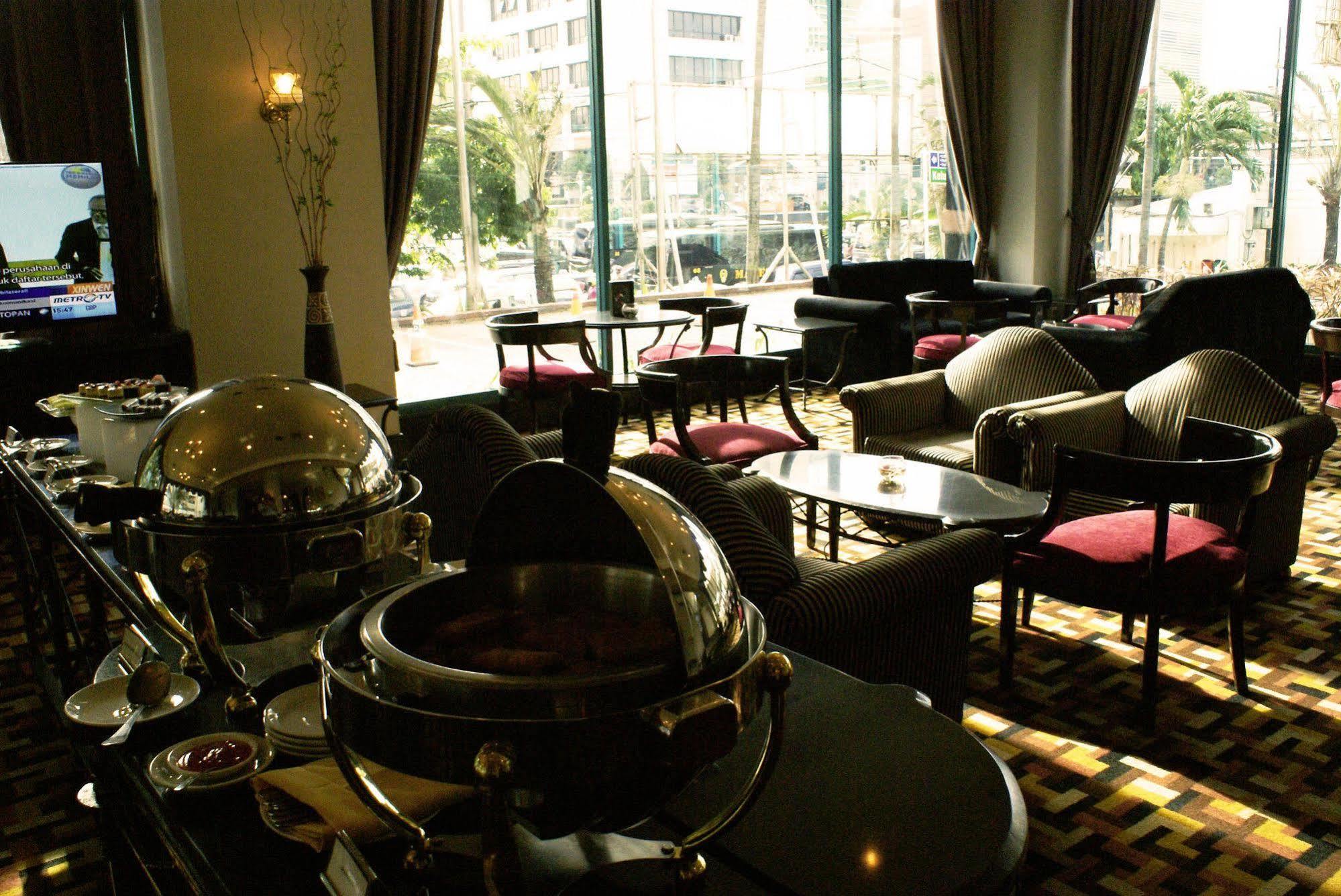 The Acacia Hotel 4*