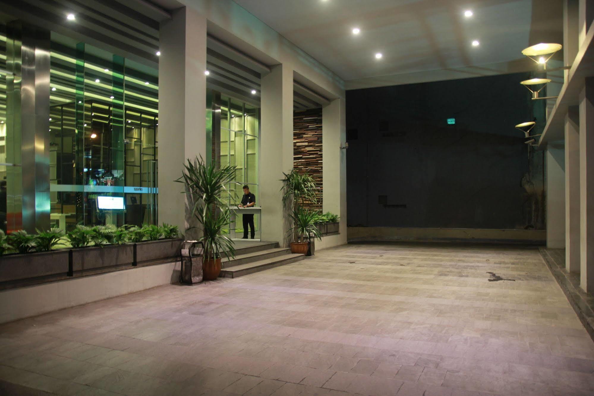 Sparks Life Jakarta, Artotel Curated 4* Jakarta