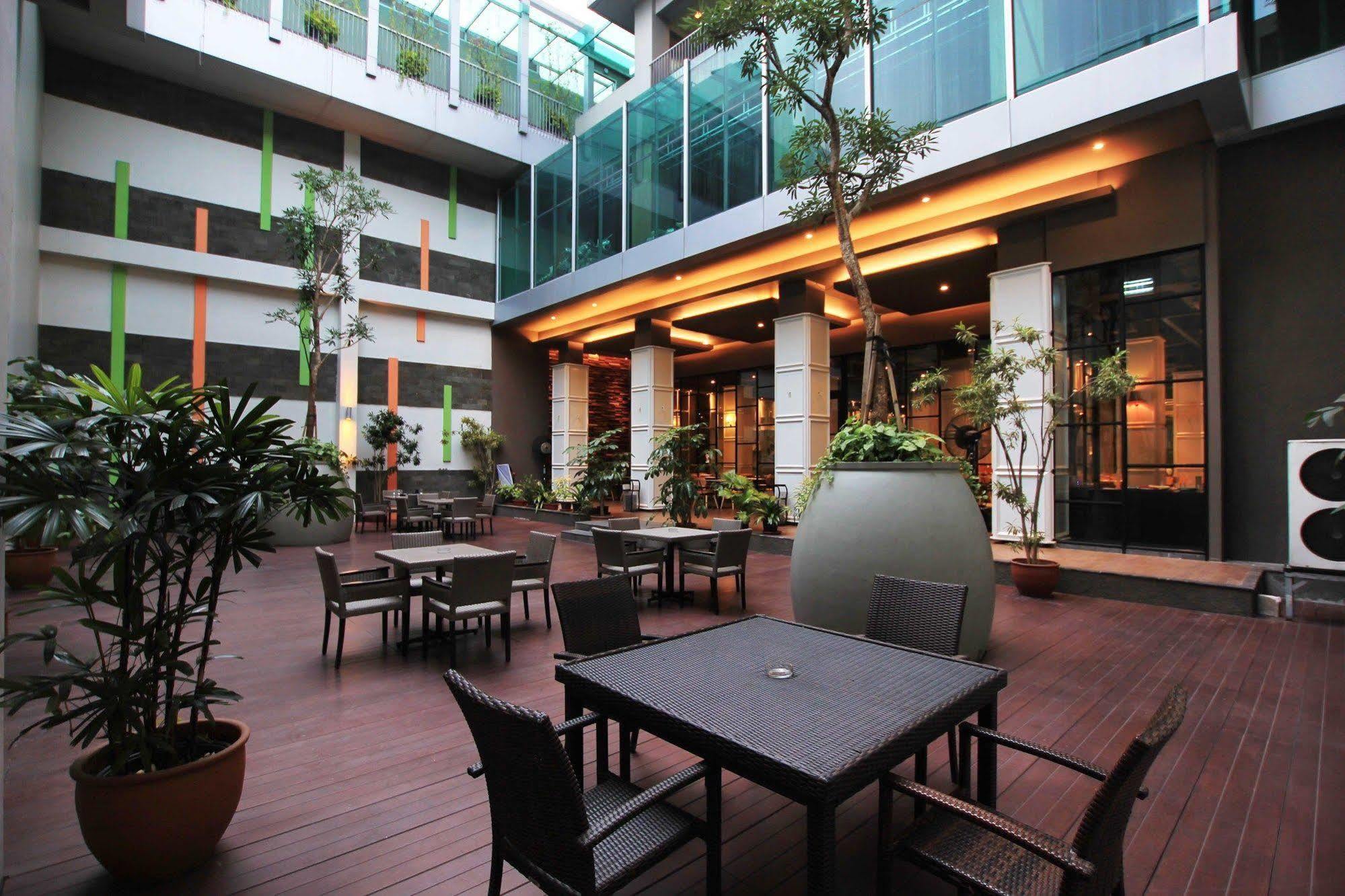 Sparks Life Jakarta, Artotel Curated 4*