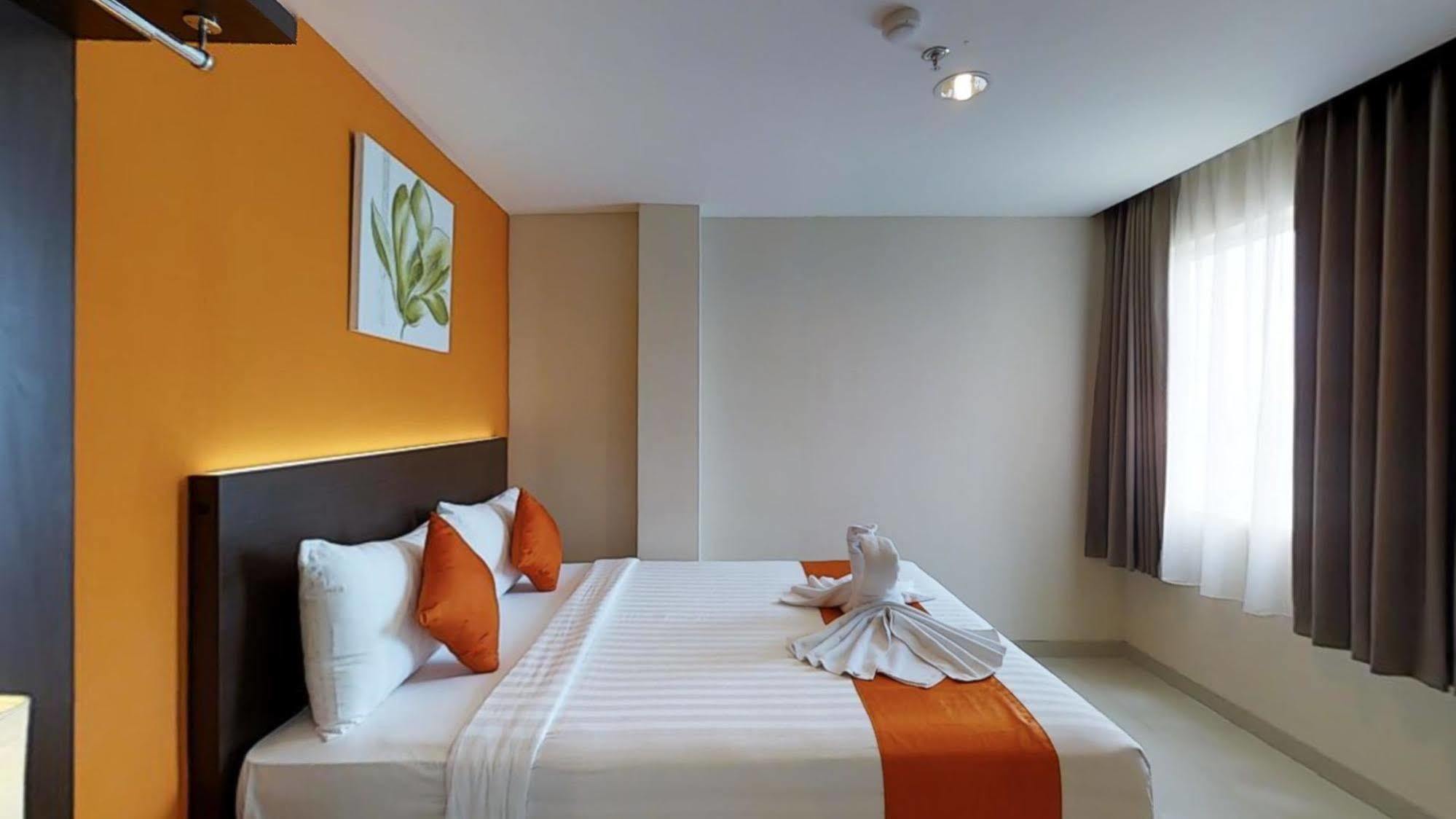 The Gloria Grogol Apartment *