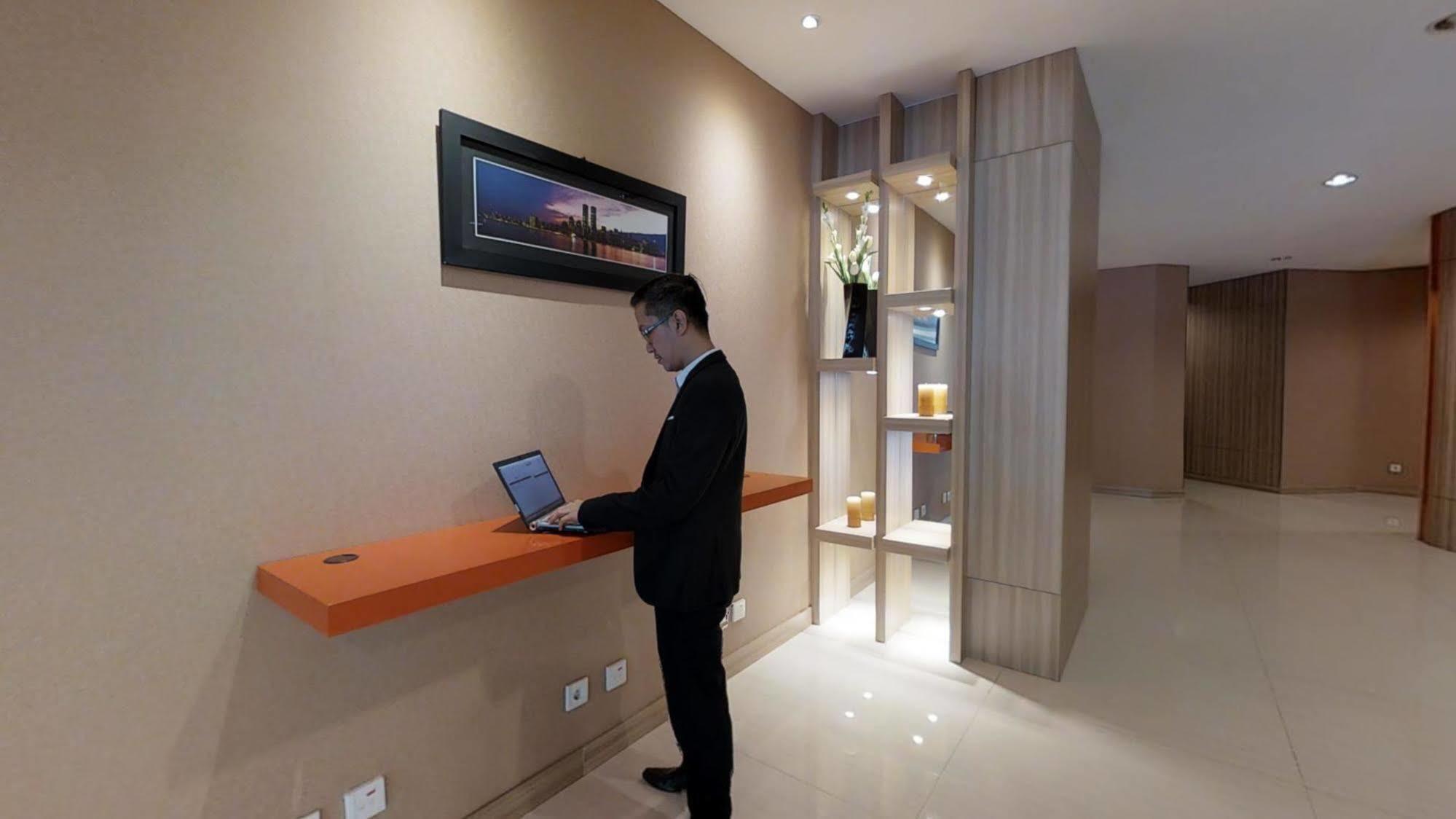 The Gloria Grogol Apartment *