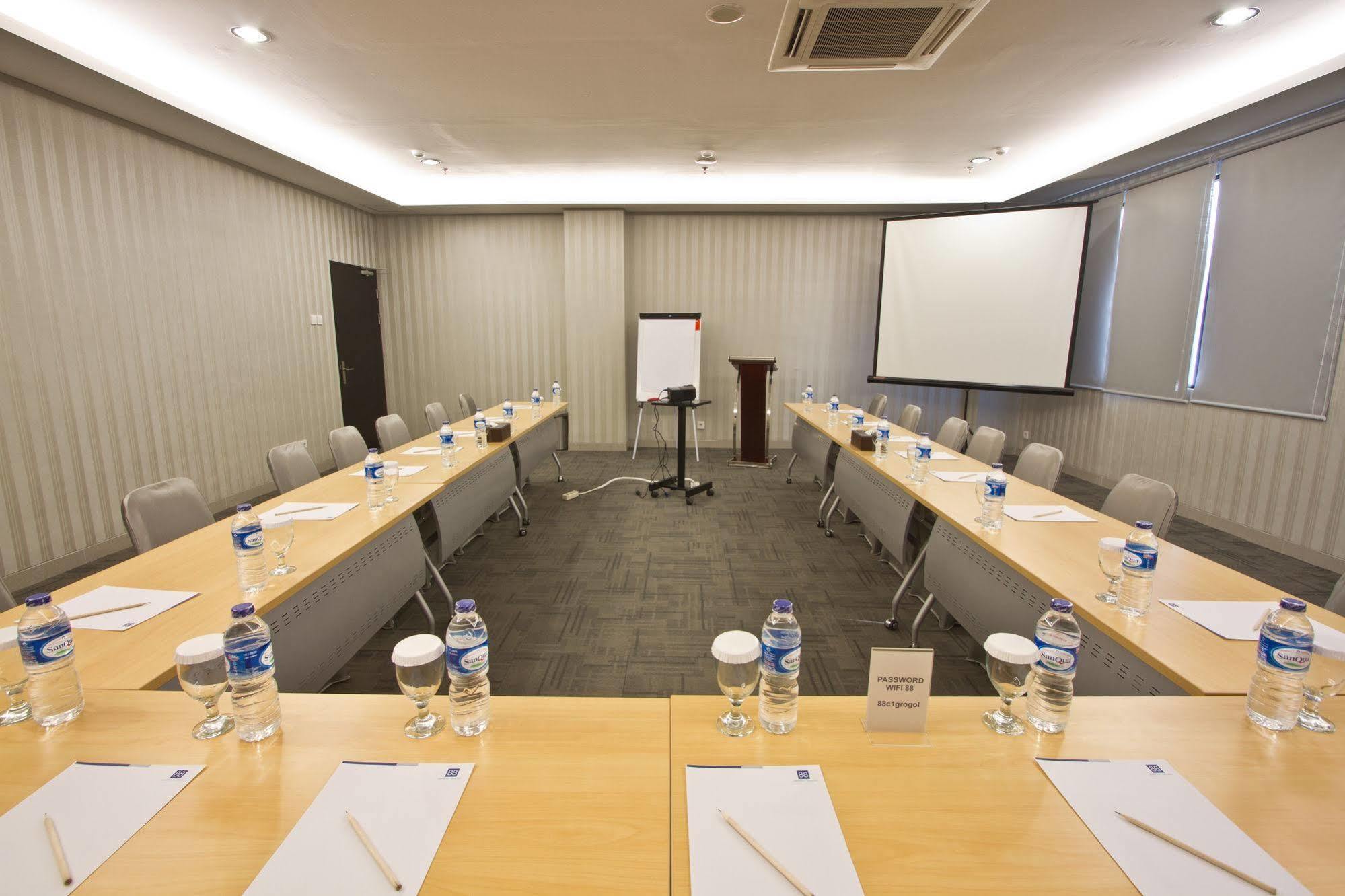 88 Grogol By Wh Hotel Jakarta