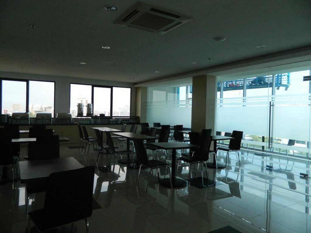 88 Grogol By Wh Hotel